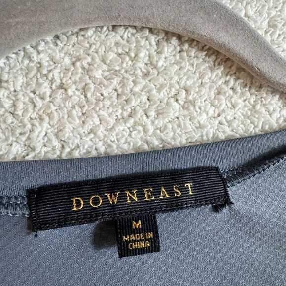 Downeast T shirt Womens size Medium V Neck Gray layering Tee Essential light - Picture 12 of 12